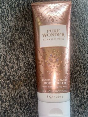 BATH & BODY WORKS PURE WONDER BODY CREAM 8 OZ Hyaluronic Acid
